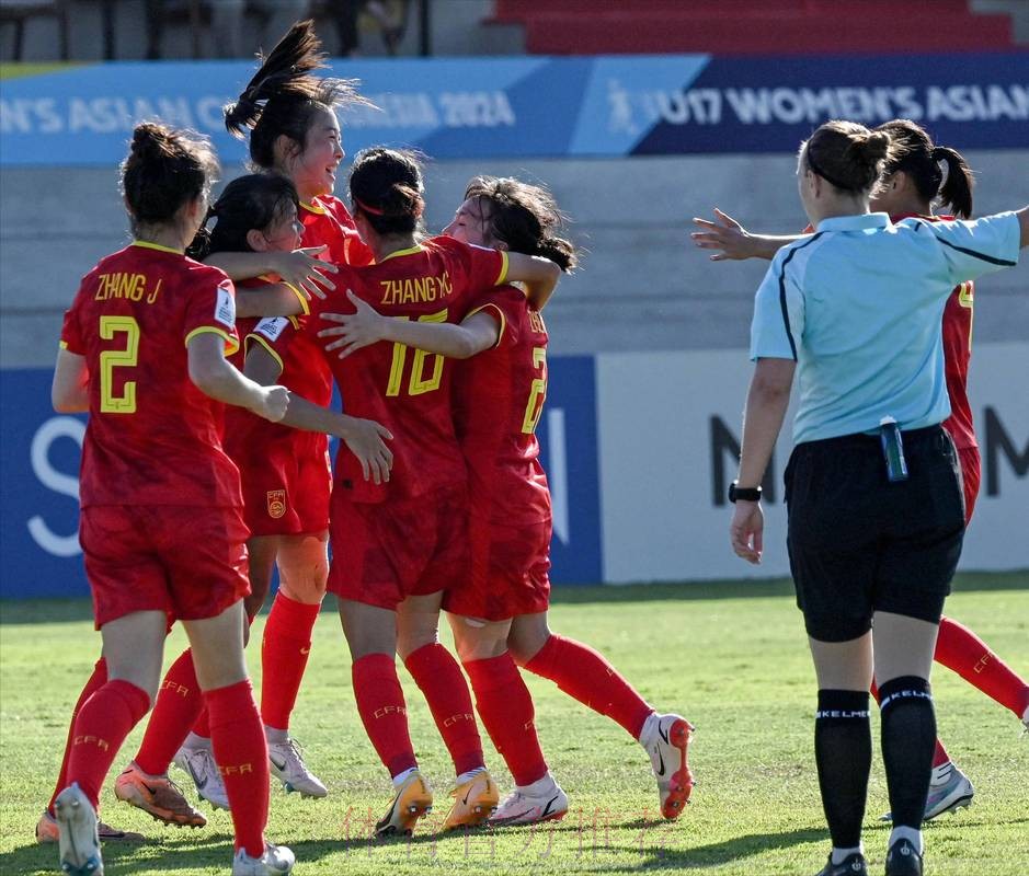 中国U-17国家女子足球队飞赴印度尼西亚征战亚洲杯
